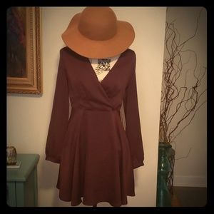 Wine colored silky dress. Dress for sale, hat is n